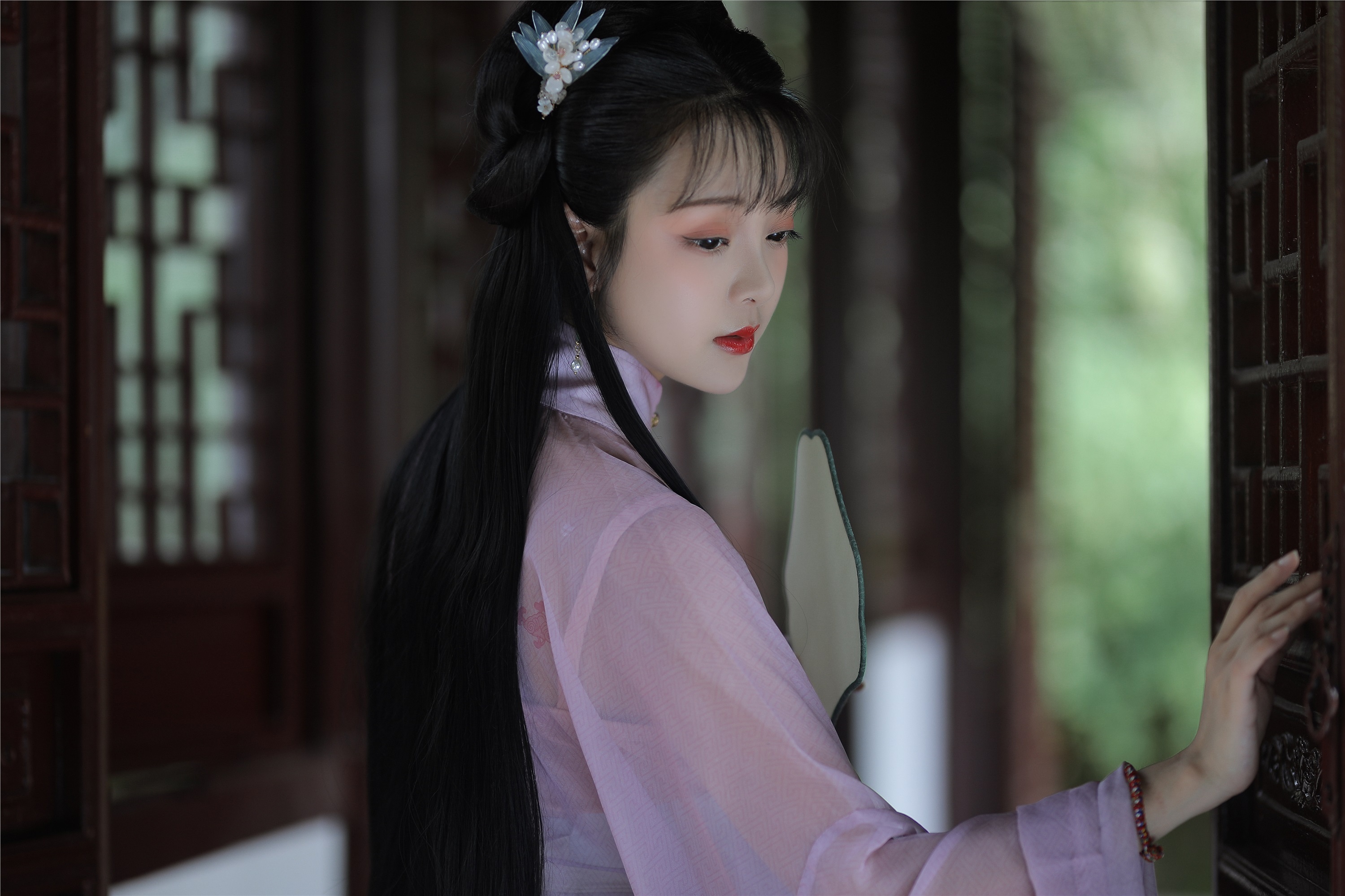 YITUYU艺图语 2021.08.25 春来弱柳新 煜月